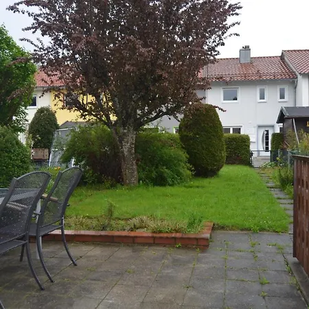 Semesterbostad Cozy House With Garden *