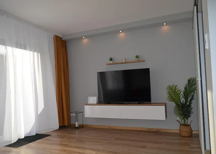 Cozy House With Garden *