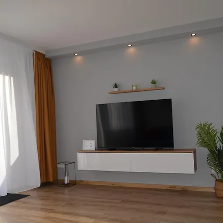 Cozy House With Garden *